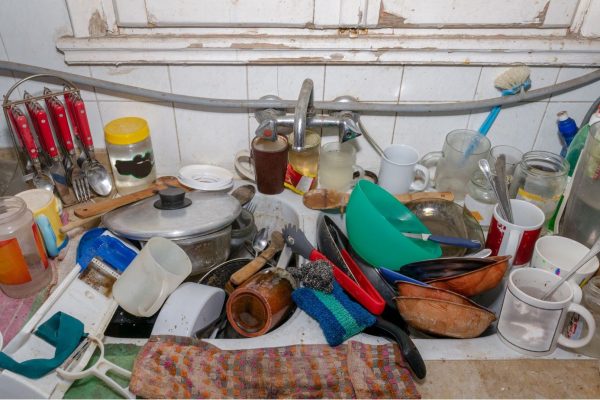 nettoyage-extreme-evier-avec-vaisselle-sale