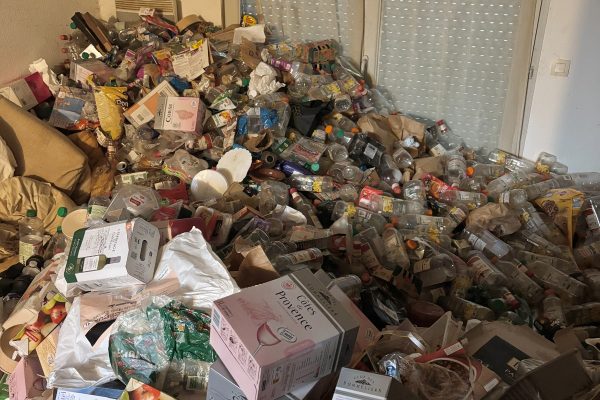 Diogene bouteilles appartement
